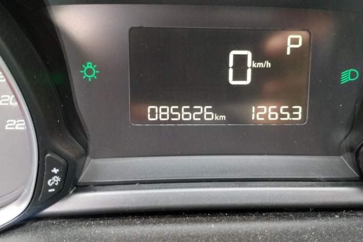 Used Peugeot 308S 2015 1.6T Automatic Jingchi Edition Odometer Close Up