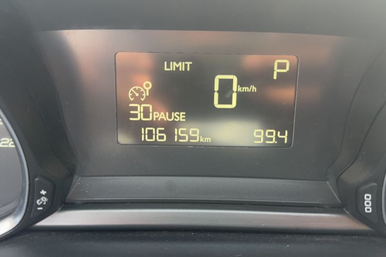 Used Peugeot 308S 2015 1.6T Automatic Jingchi Edition Odometer Close Up