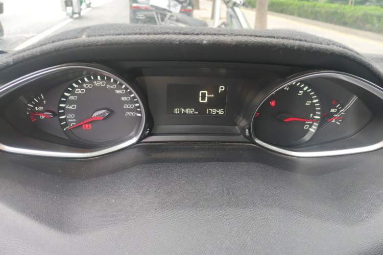 Used Peugeot 308S 2015 1.6T Automatic Jingchi Edition Odometer Close Up