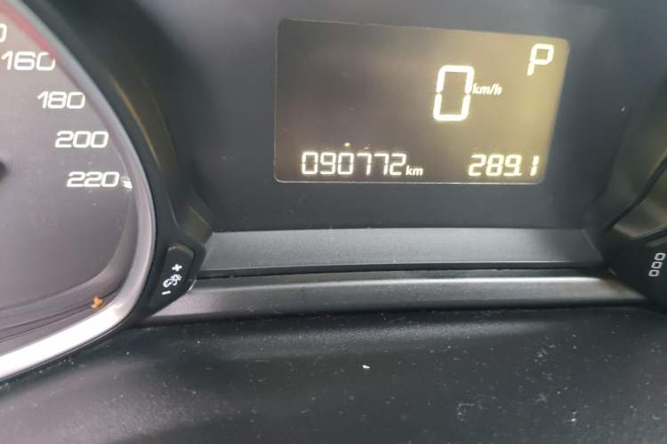 Used Peugeot 308S 2015 1.2T Automatic Jingchi Edition Odometer Close Up