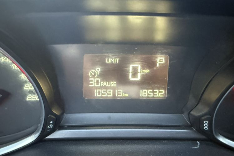 Used Peugeot 308S 2015 1.6T Automatic Jingchi Edition Odometer Close Up
