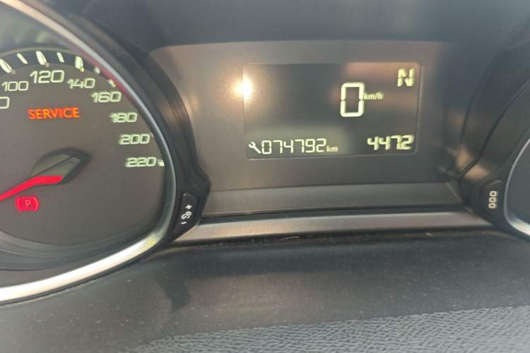 Used Peugeot 308S 2015 1.2T Automatic Jingchi Edition Odometer Close Up