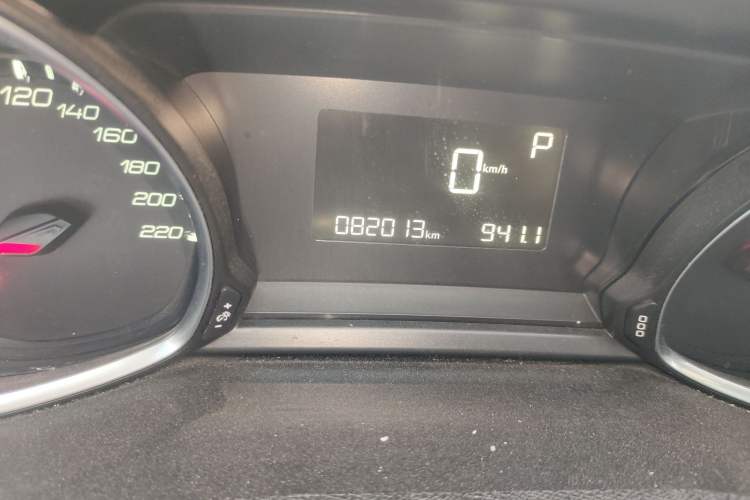 Used Peugeot 308S 2015 1.2T Automatic Jingchi Edition Odometer Close Up
