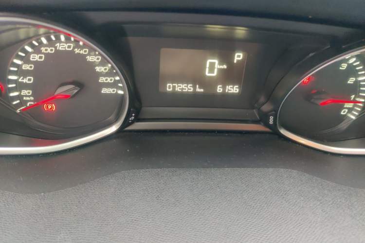 Used Peugeot 308S 2015 1.6T Automatic Jingchi Edition Odometer Close Up
