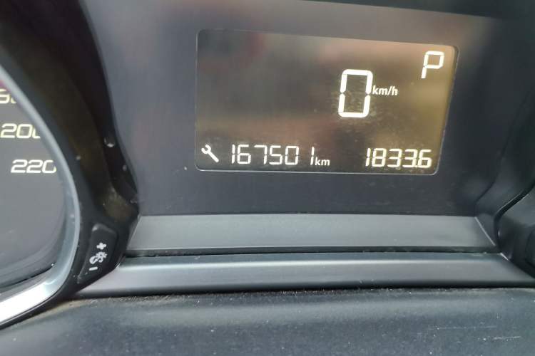 Used Peugeot 308S 2015 1.6T Automatic Jingchi Edition Odometer Close Up