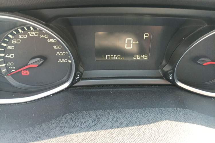 Used Peugeot 308S 2015 1.6T Automatic Jingchi Edition Odometer Close Up