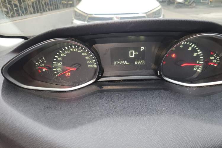 Used Peugeot 308S 2015 1.6T Automatic Jingchi Edition Odometer Close Up