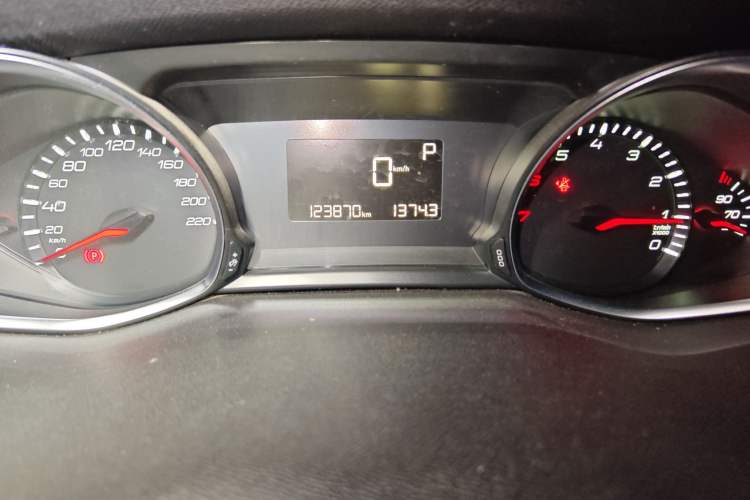 Used Peugeot 308S 2015 1.2T Automatic Jingchi Edition Odometer Close Up