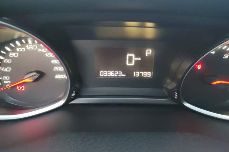 Used Peugeot 308S 2015 1.2T Automatic Jingchi Edition Odometer Close Up