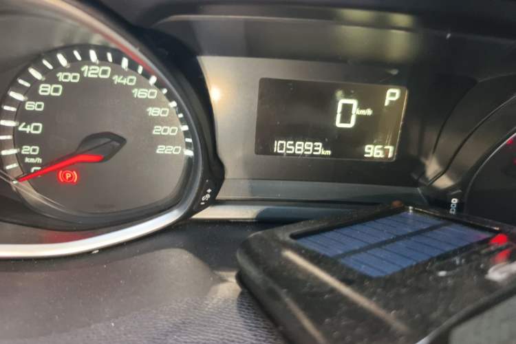 Used Peugeot 308S 2015 1.2T Automatic Jingchi Edition Odometer Close Up