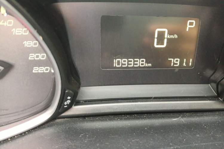 Used Peugeot 308S 2015 1.2T Automatic Jingchi Edition Odometer Close Up