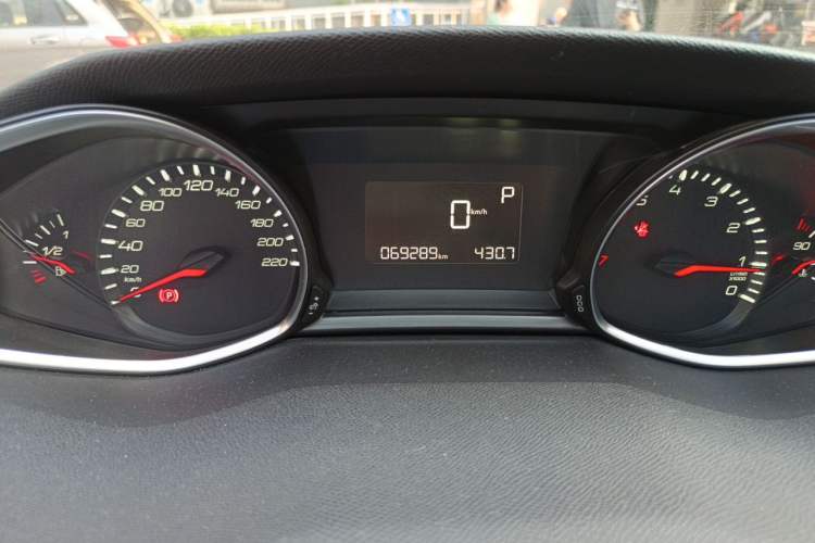 Used Peugeot 308S 2015 1.2T Automatic Jingchi Edition Odometer Close Up