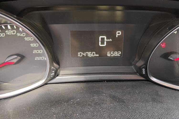 Used Peugeot 308S 2015 1.2T Automatic Jingchi Edition Odometer Close Up