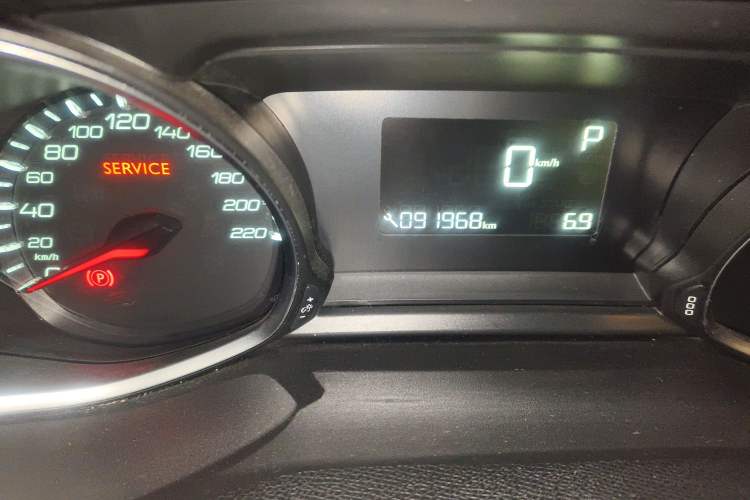 Used Peugeot 308S 2015 1.2T Automatic Shangchi Edition Odometer Close Up