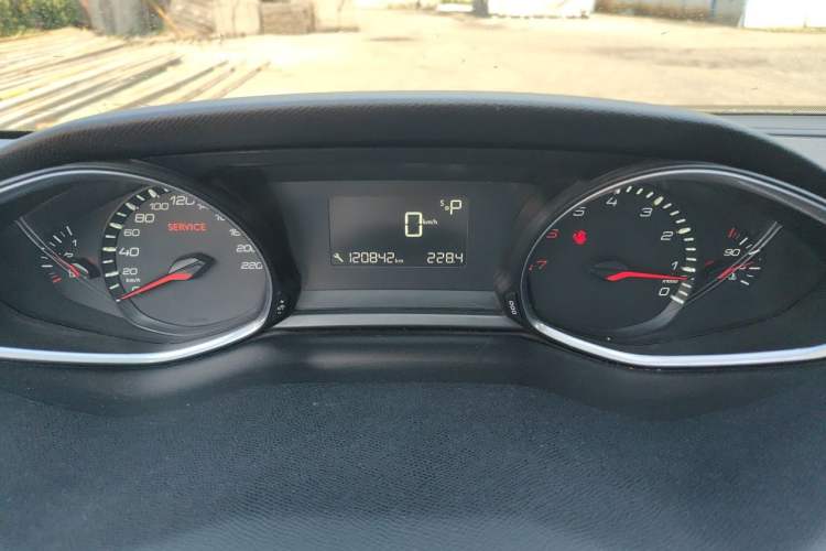 Used Peugeot 308S 2015 1.2T Automatic Shangchi Edition Odometer Close Up