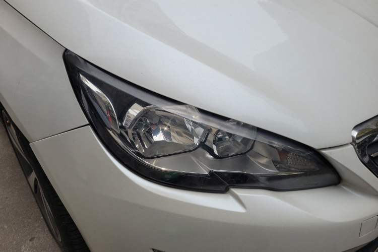 Used Peugeot 308S 2015 1.6T Automatic Jingchi Edition Right Front Headlight
