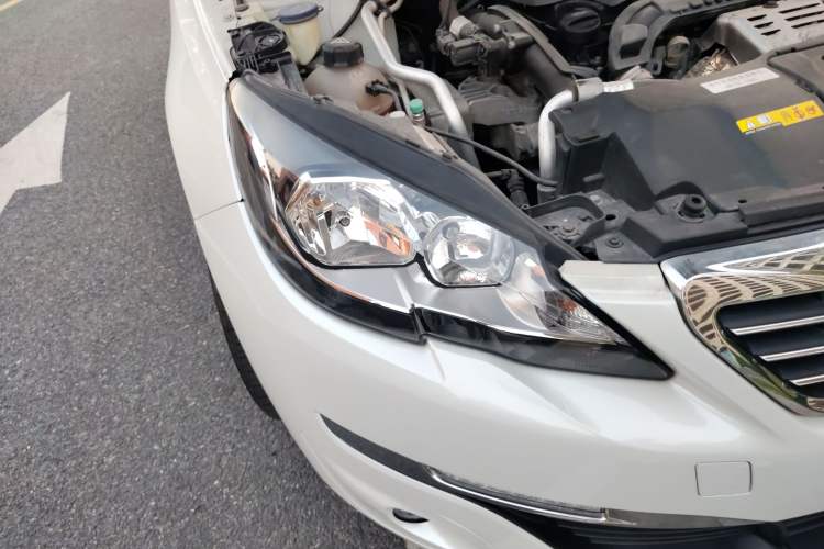 Used Peugeot 308S 2015 1.2T Automatic Jingchi Edition Right Front Headlight