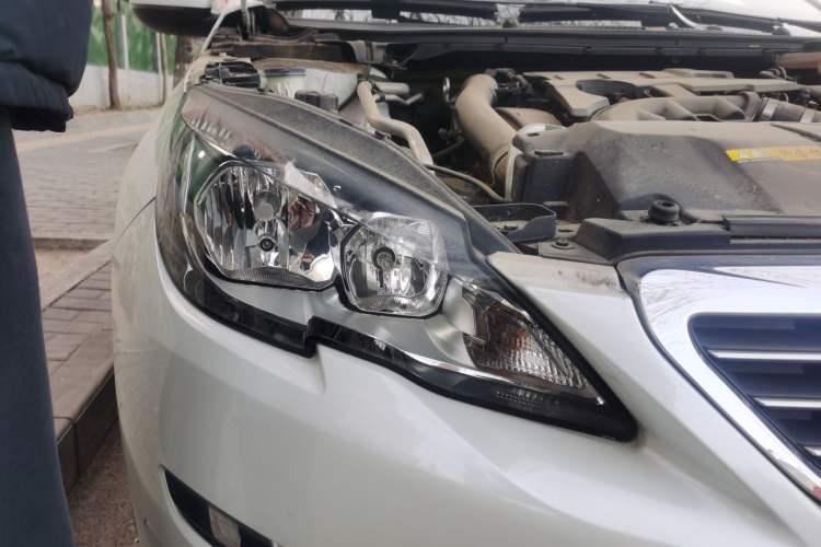 Used Peugeot 308S 2015 1.6T Automatic Jingchi Edition Right Front Headlight