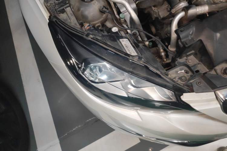 Used Peugeot 308S 2015 1.2T Automatic Jingchi Edition Right Front Headlight