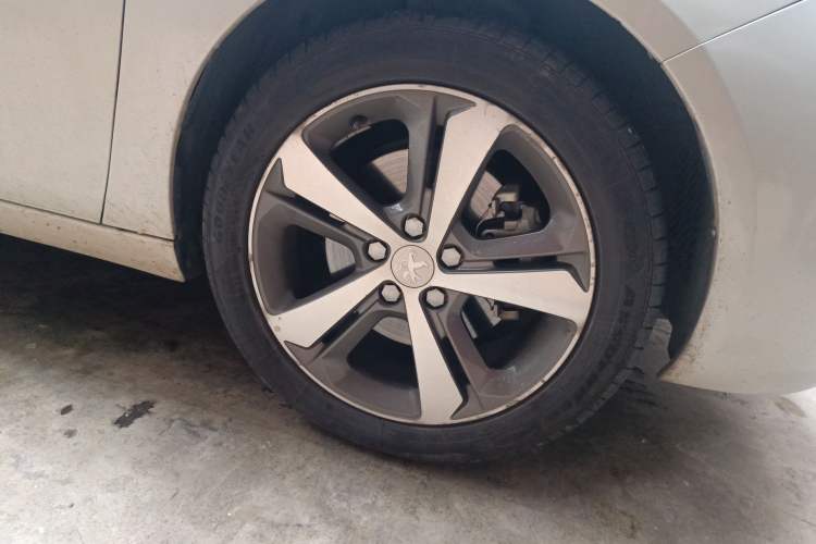 Used Peugeot 308S 2015 1.6T Automatic Jingchi Edition Right Front Wheel Hub