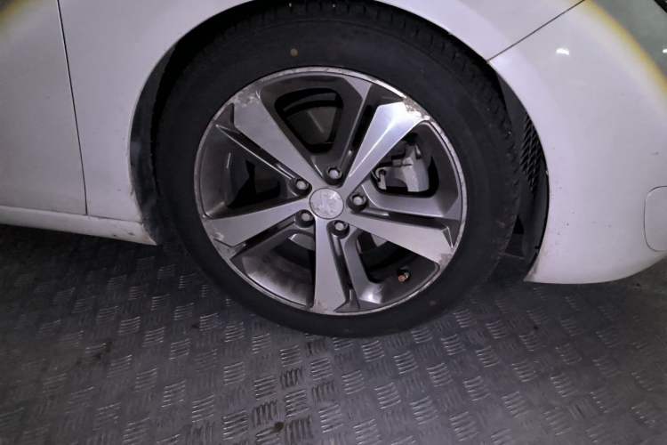 Used Peugeot 308S 2015 1.6T Automatic Jingchi Edition Right Front Wheel Hub
