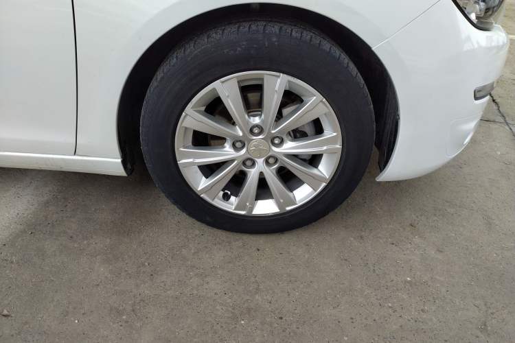 Used Peugeot 308S 2015 1.2T Automatic Jingchi Edition Right Front Wheel Hub