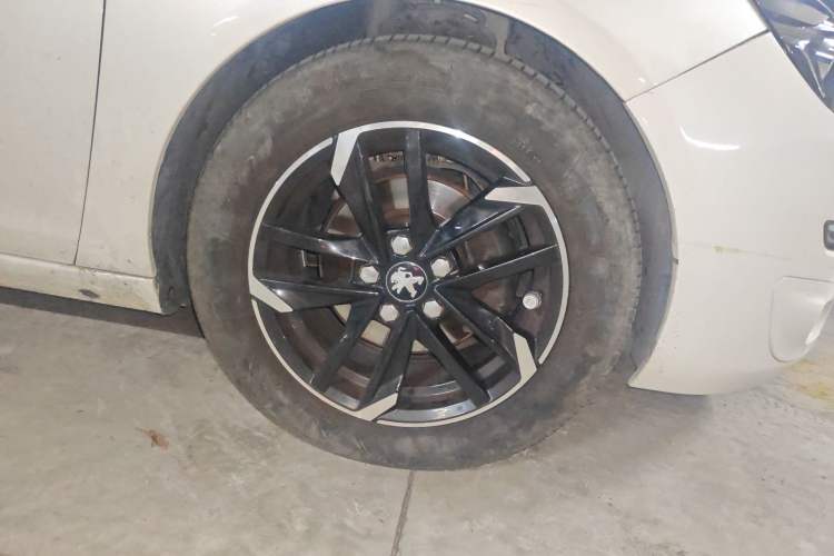 Used Peugeot 308S 2015 1.2T Automatic Jingchi Edition Right Front Wheel Hub
