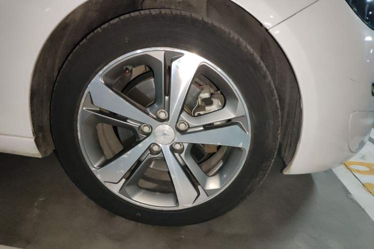 Used Peugeot 308S 2015 1.6T Automatic Jingchi Edition Right Front Wheel Hub