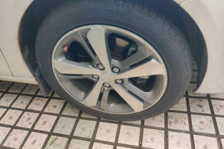 Used Peugeot 308S 2015 1.6T Automatic Jingchi Edition Right Front Wheel Hub