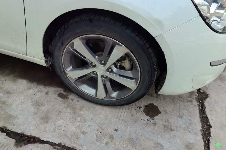 Used Peugeot 308S 2015 1.6T Automatic Jingchi Edition Right Front Wheel Hub