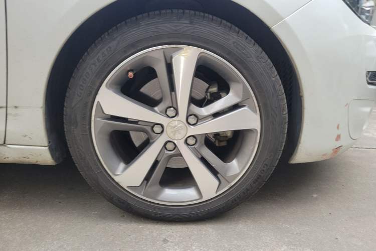 Used Peugeot 308S 2015 1.6T Automatic Jingchi Edition Right Front Wheel Hub