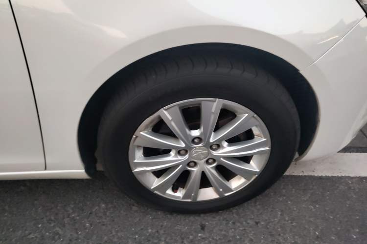 Used Peugeot 308S 2015 1.2T Automatic Jingchi Edition Right Front Wheel Hub