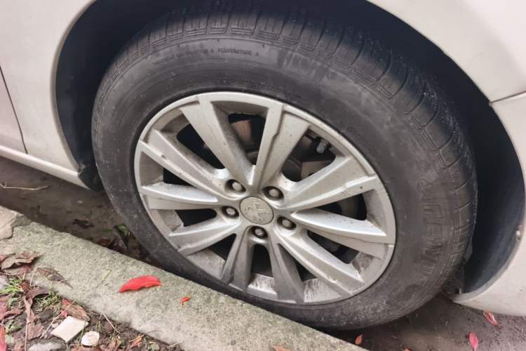 Used Peugeot 308S 2015 1.2T Automatic Jingchi Edition Right Front Wheel Hub