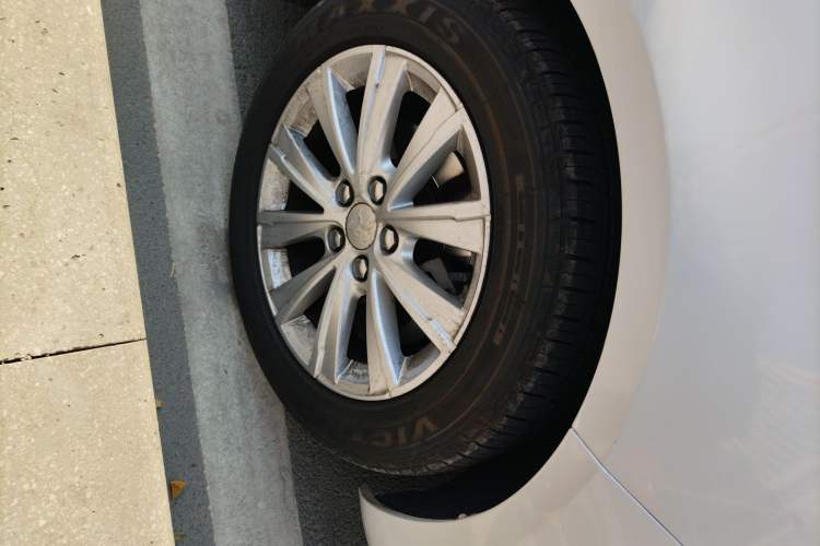 Used Peugeot 308S 2015 1.2T Automatic Jingchi Edition Right Front Wheel Hub