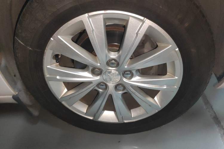 Used Peugeot 308S 2015 1.2T Automatic Jingchi Edition Right Front Wheel Hub