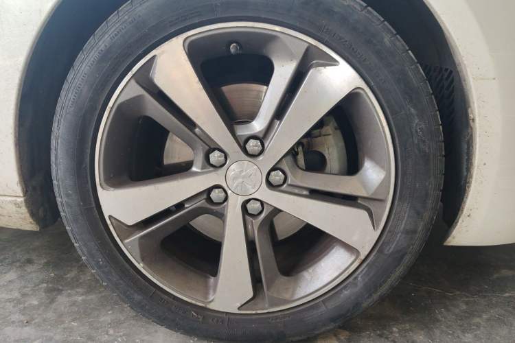 Used Peugeot 308S 2015 1.6T Automatic Jingchi Edition Right Front Wheel Hub