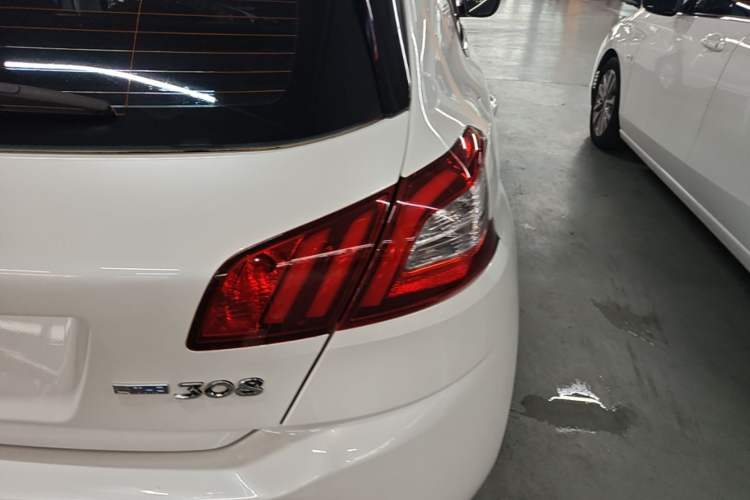 Used Peugeot 308S 2015 1.6T Automatic Jingchi Edition Right Rear Taillight