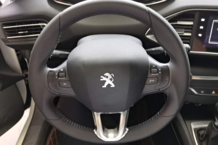 Used Peugeot 308S 2015 1.2T Automatic Jingchi Edition Steering Wheel