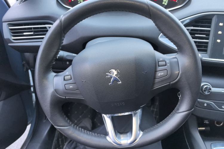 Used Peugeot 308S 2015 1.2T Automatic Jingchi Edition Steering Wheel