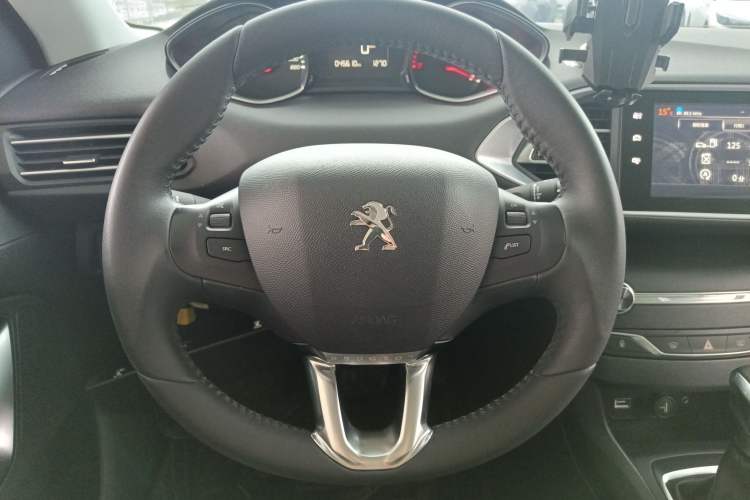 Used Peugeot 308S 2015 1.2T Automatic Jingchi Edition Steering Wheel