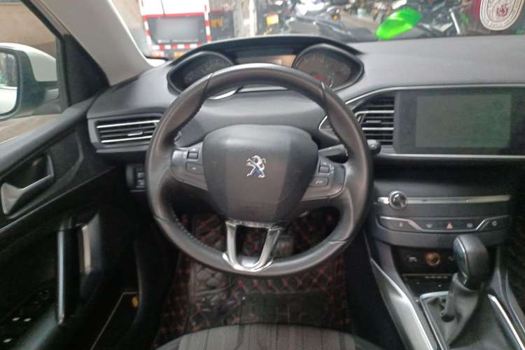 Used Peugeot 308S 2015 1.6T Automatic Jingchi Edition Steering Wheel