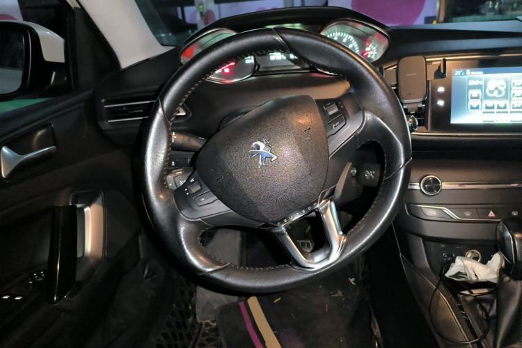 Used Peugeot 308S 2015 1.6T Automatic Jingchi Edition Steering Wheel