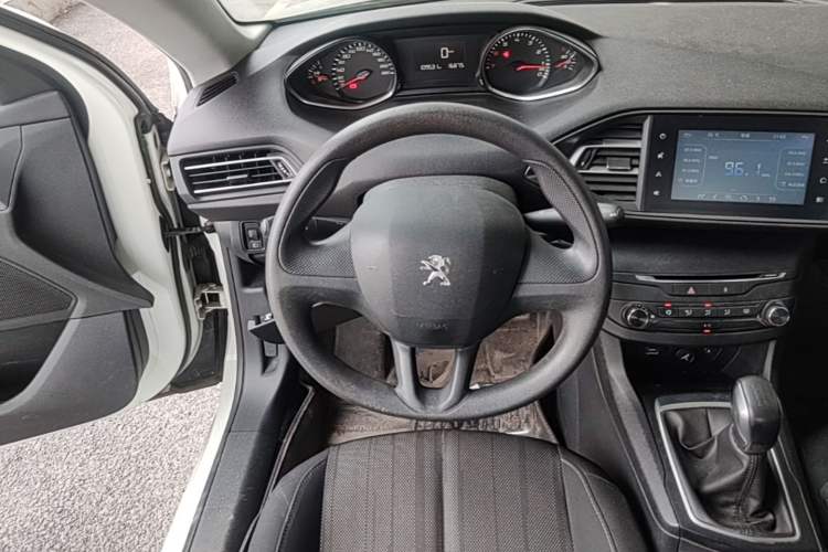 Used Peugeot 308S 2015 1.6L Manual Shangchi Edition Steering Wheel