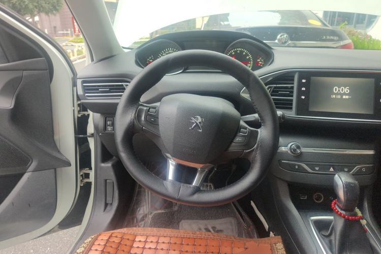 Used Peugeot 308S 2015 1.2T Automatic Jingchi Edition Steering Wheel