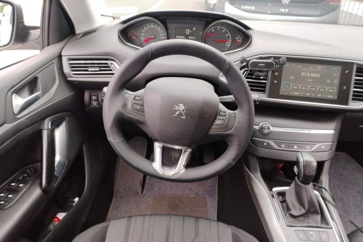 Used Peugeot 308S 2015 1.6T Automatic Jingchi Edition Steering Wheel
