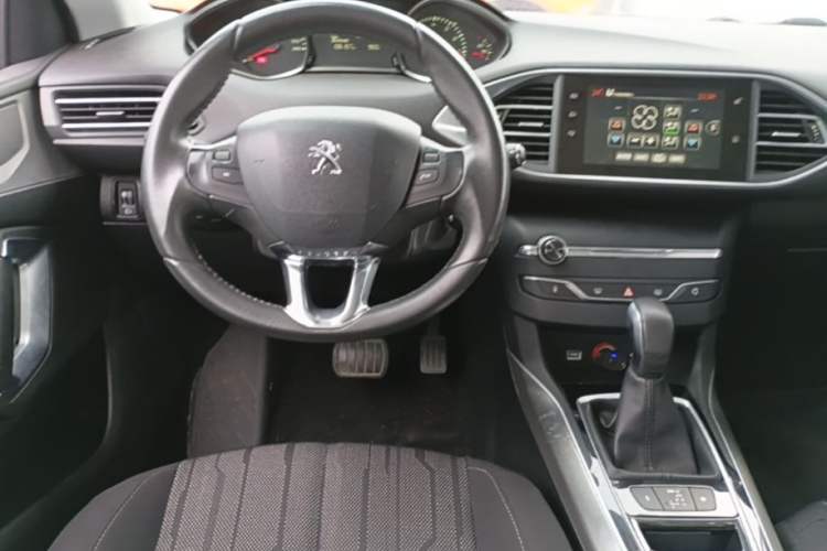 Used Peugeot 308S 2015 1.6T Automatic Jingchi Edition Steering Wheel