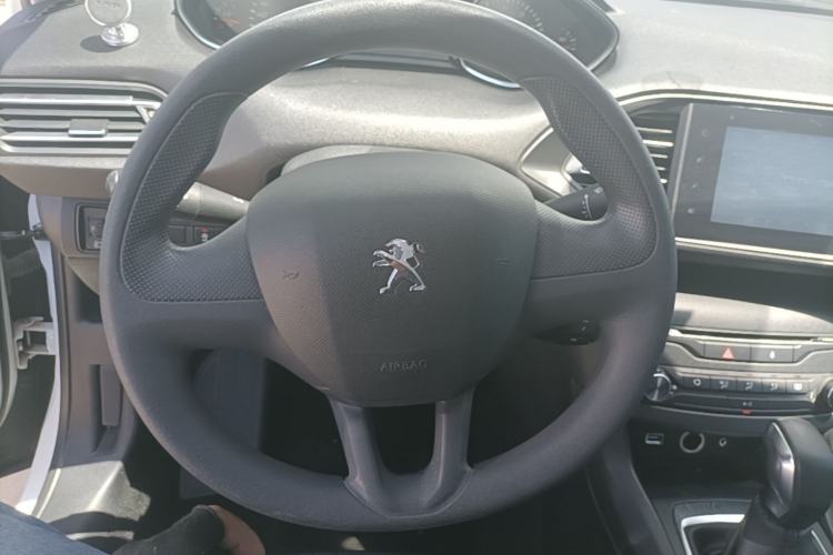 Used Peugeot 308S 2015 1.2T Automatic Shangchi Edition Steering Wheel