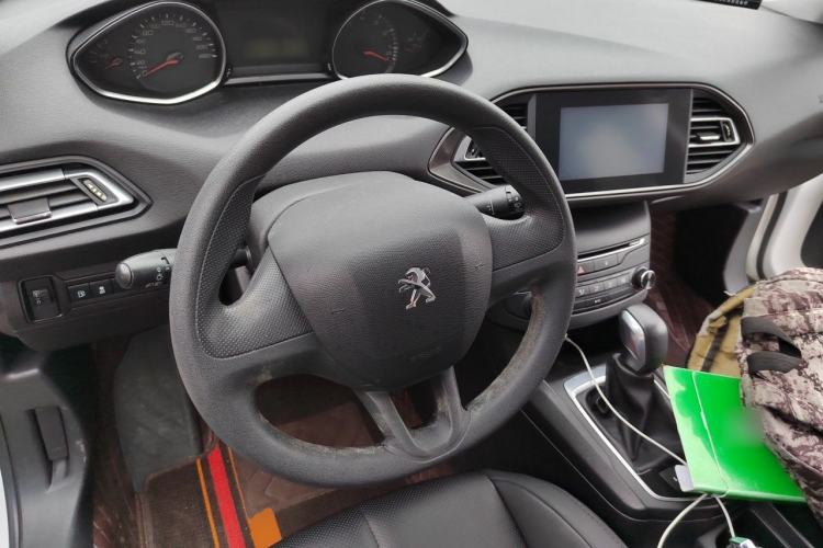 Used Peugeot 308S 2015 1.2T Automatic Shangchi Edition Steering Wheel