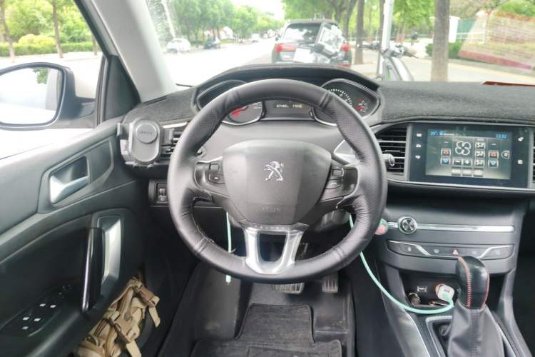 Used Peugeot 308S 2015 1.6T Automatic Jingchi Edition Steering Wheel