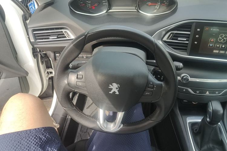Used Peugeot 308S 2015 1.2T Automatic Jingchi Edition Steering Wheel